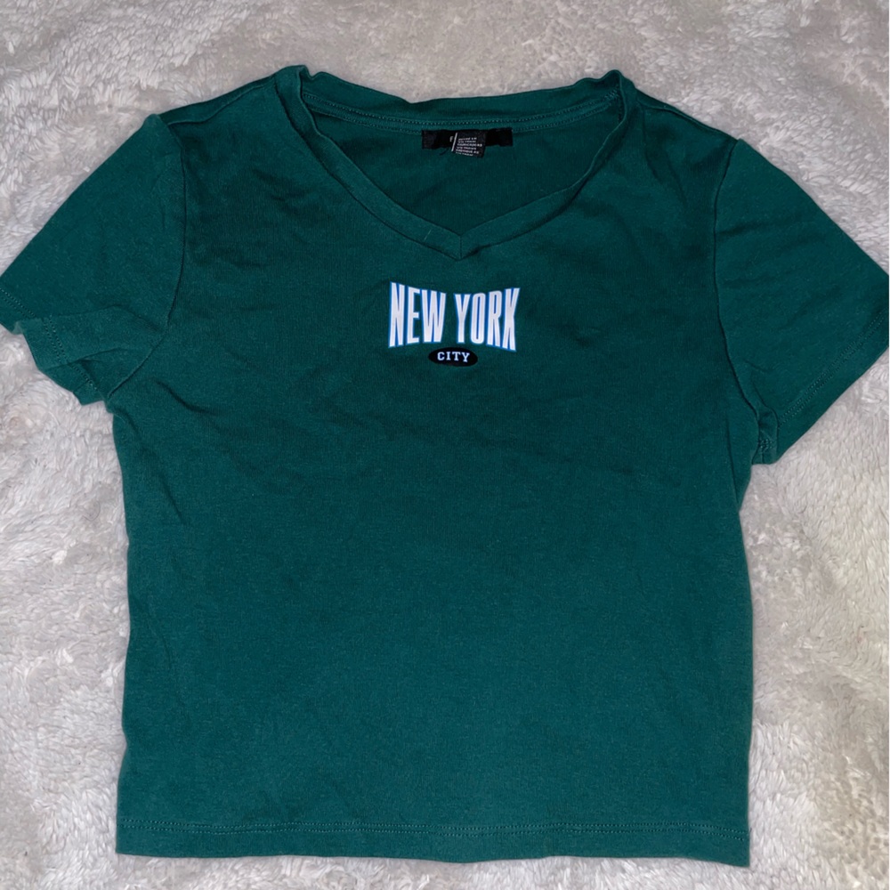 Green new york city cropped v neck from forever 21